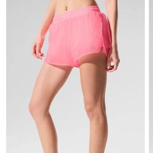 Alo Yoga Game Time Short Neon Bubblegum Large